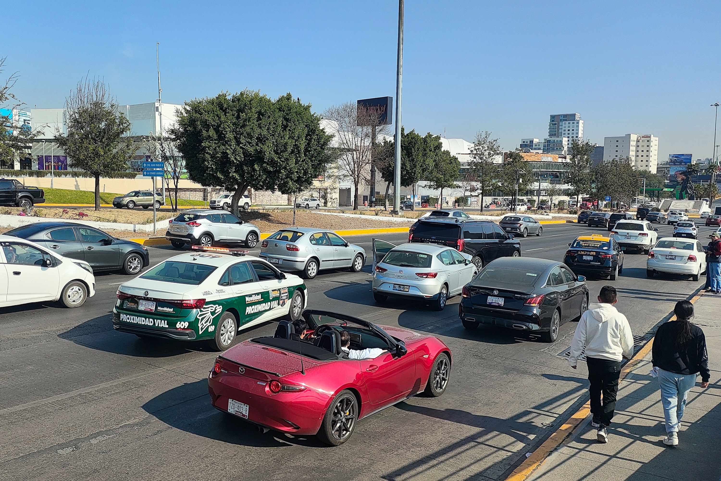 Conductores reportan disparos en la Vía Atlixcáyotl 