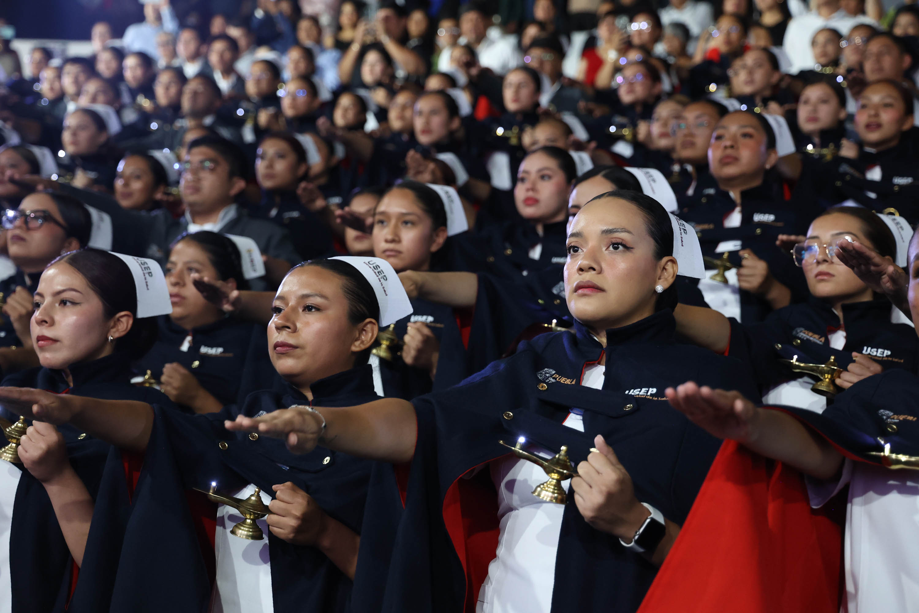 VIDEO Realizan Ceremonia de Graduación de la Universidad de la Salud
