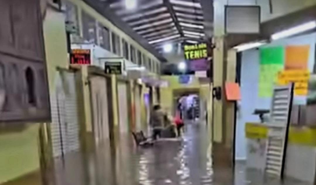 Fuertes lluvias provocan inundaciones en centro de Huauchinango