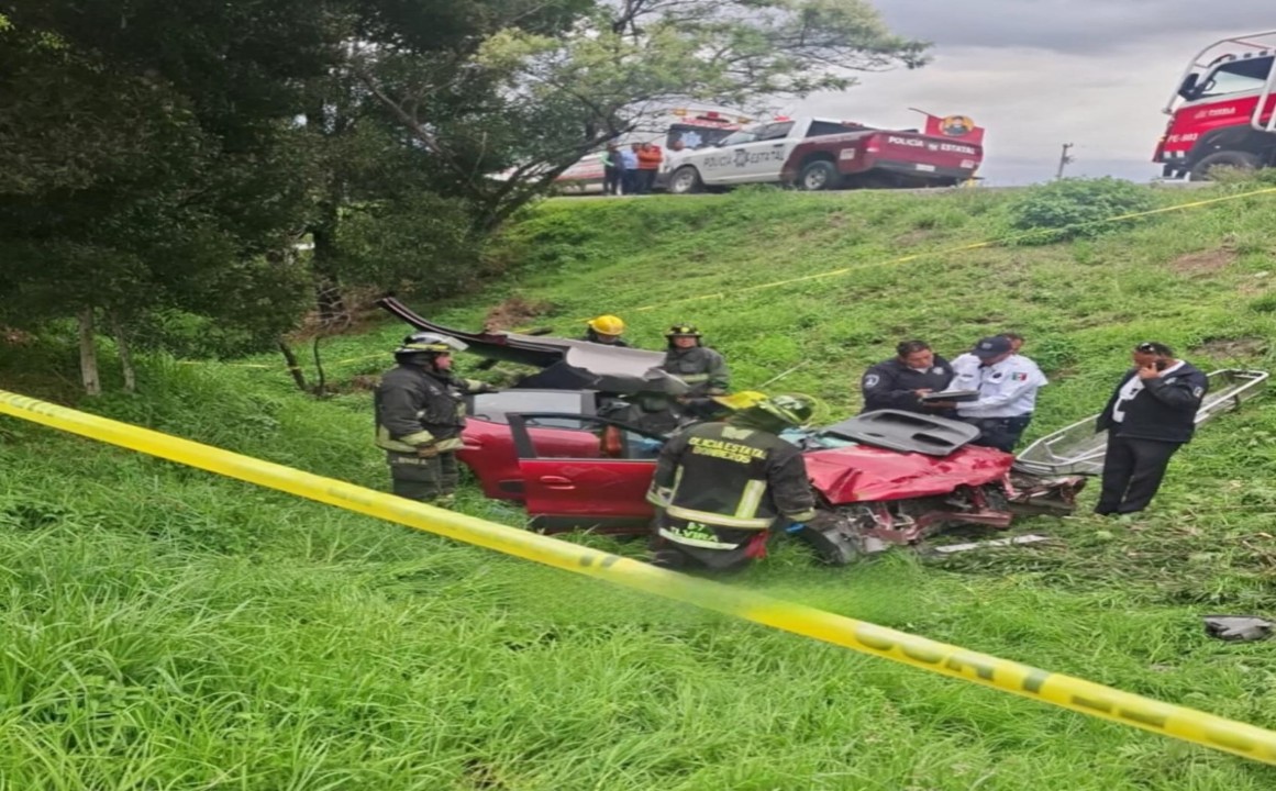 Pierde la vida un hombre al volcarse en el Periférico Ecológico