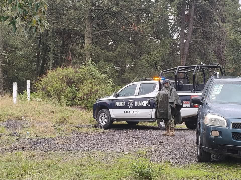 Tiran cadáver maniatado en terreno de Acajete