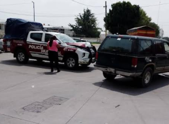Choca patrulla municipal de Tepeaca contra camioneta