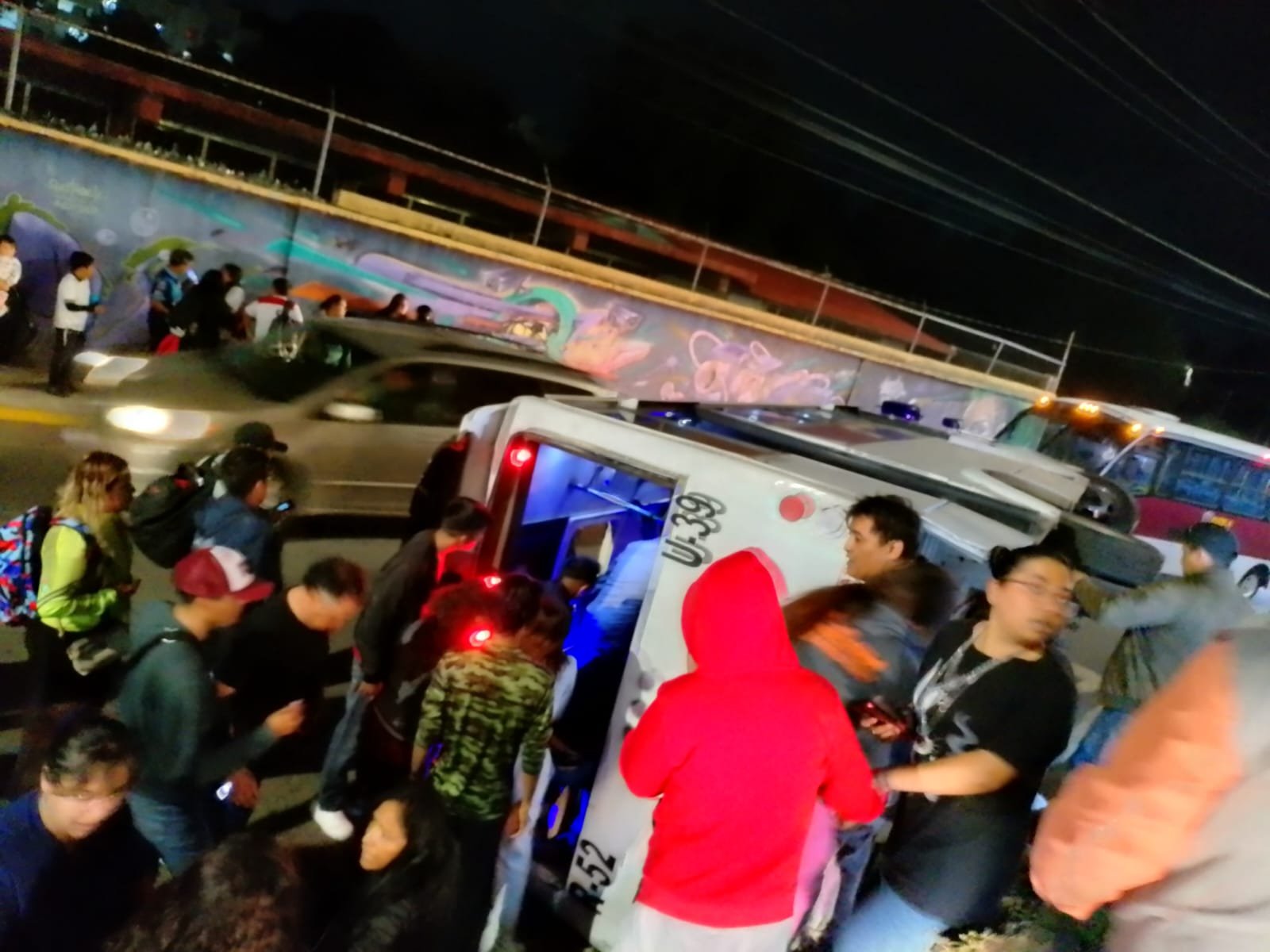 Vuelca Ruta 52 en bulevar Xonaca y deja 20 heridos
