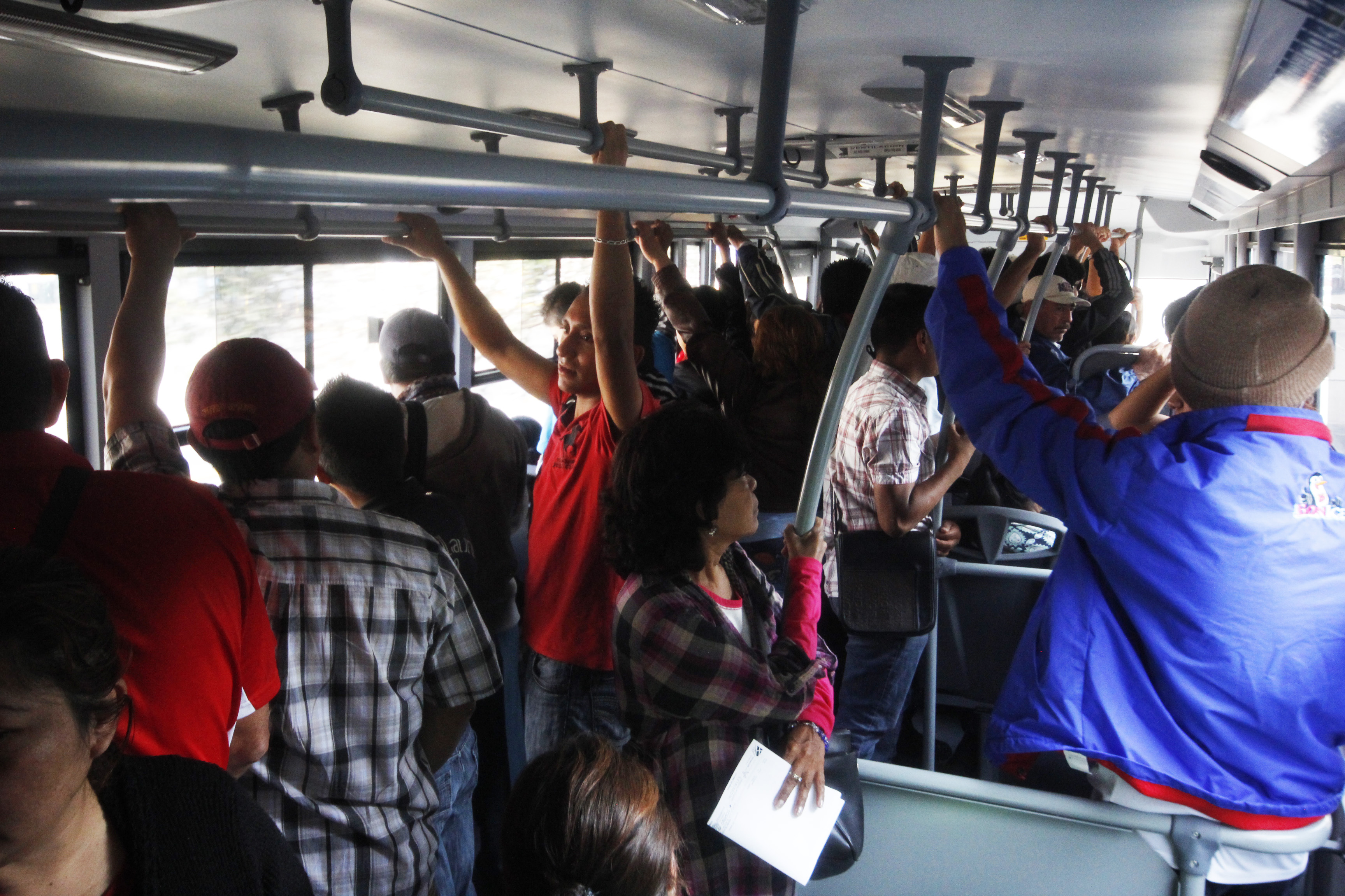 Detención de dos carteristas en unidad de RUTA genera movilización frente a la FGE