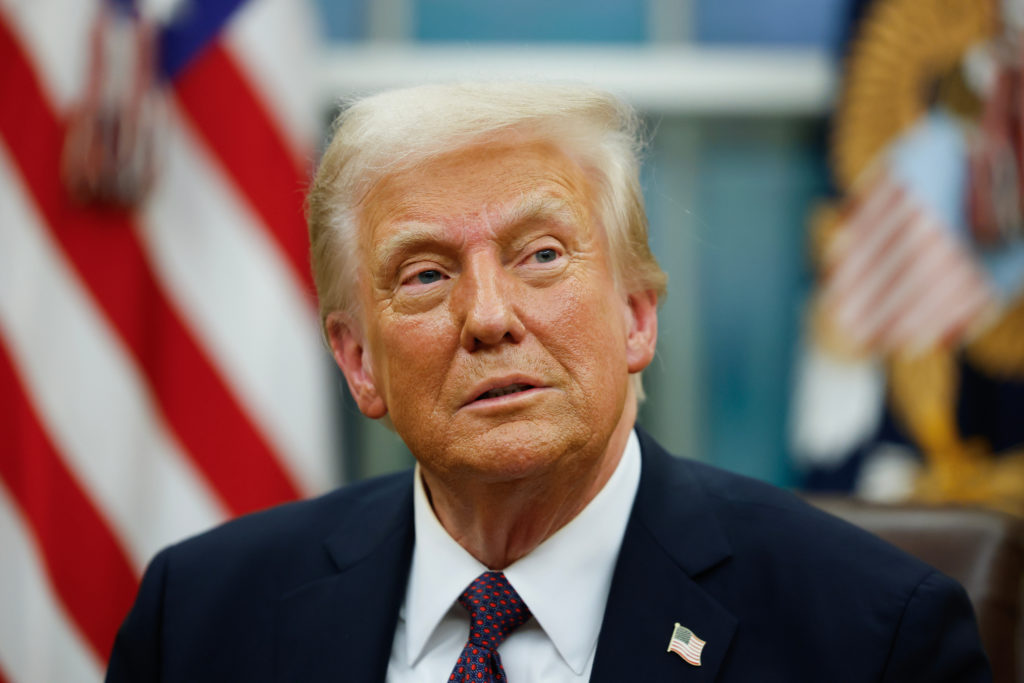Trump acusa a China, Rusia y Corea del Norte de “conspirar” contra la UE; Putin responde con ironía