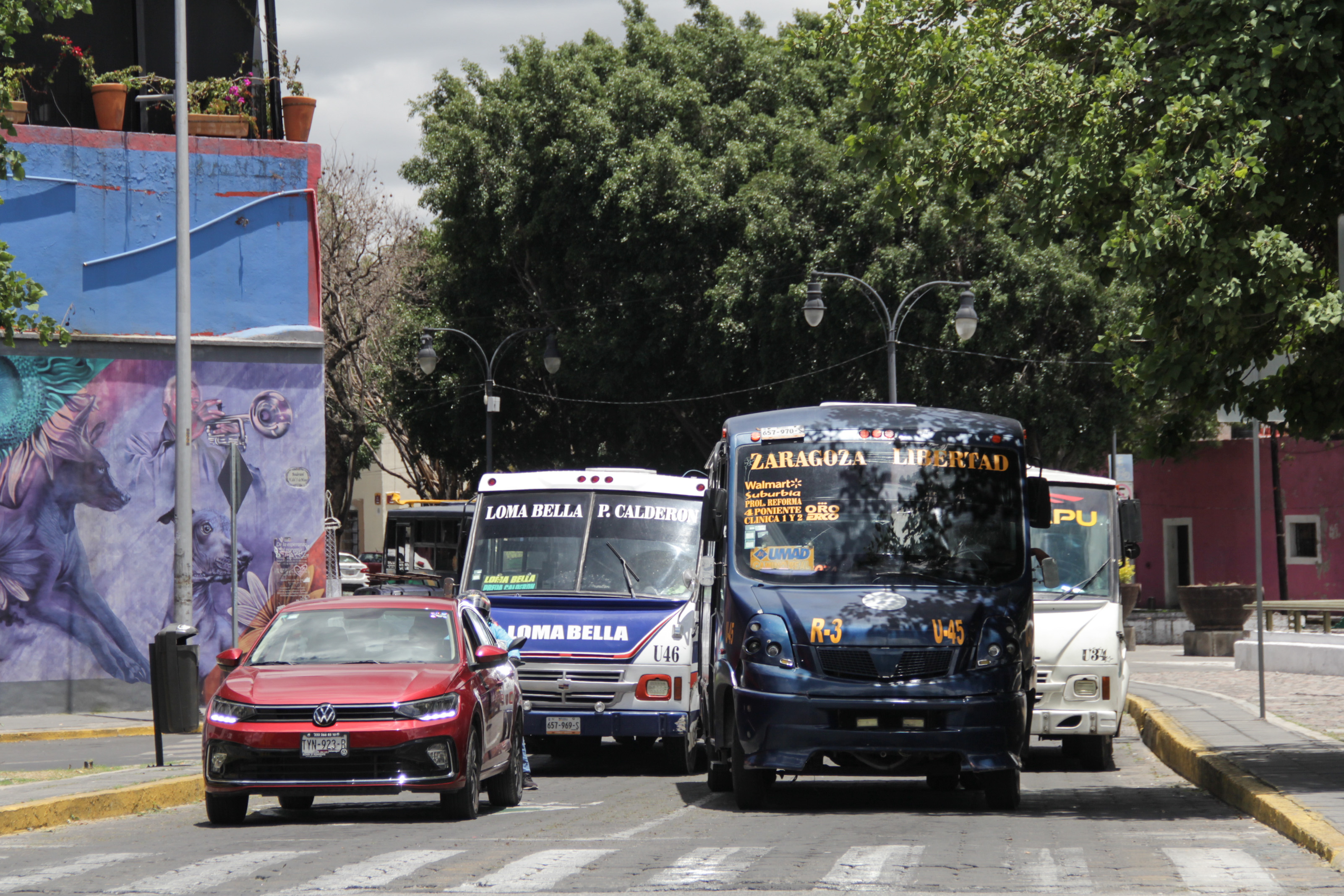 Le disparan a conductor de Ruta CU en violento asalto 