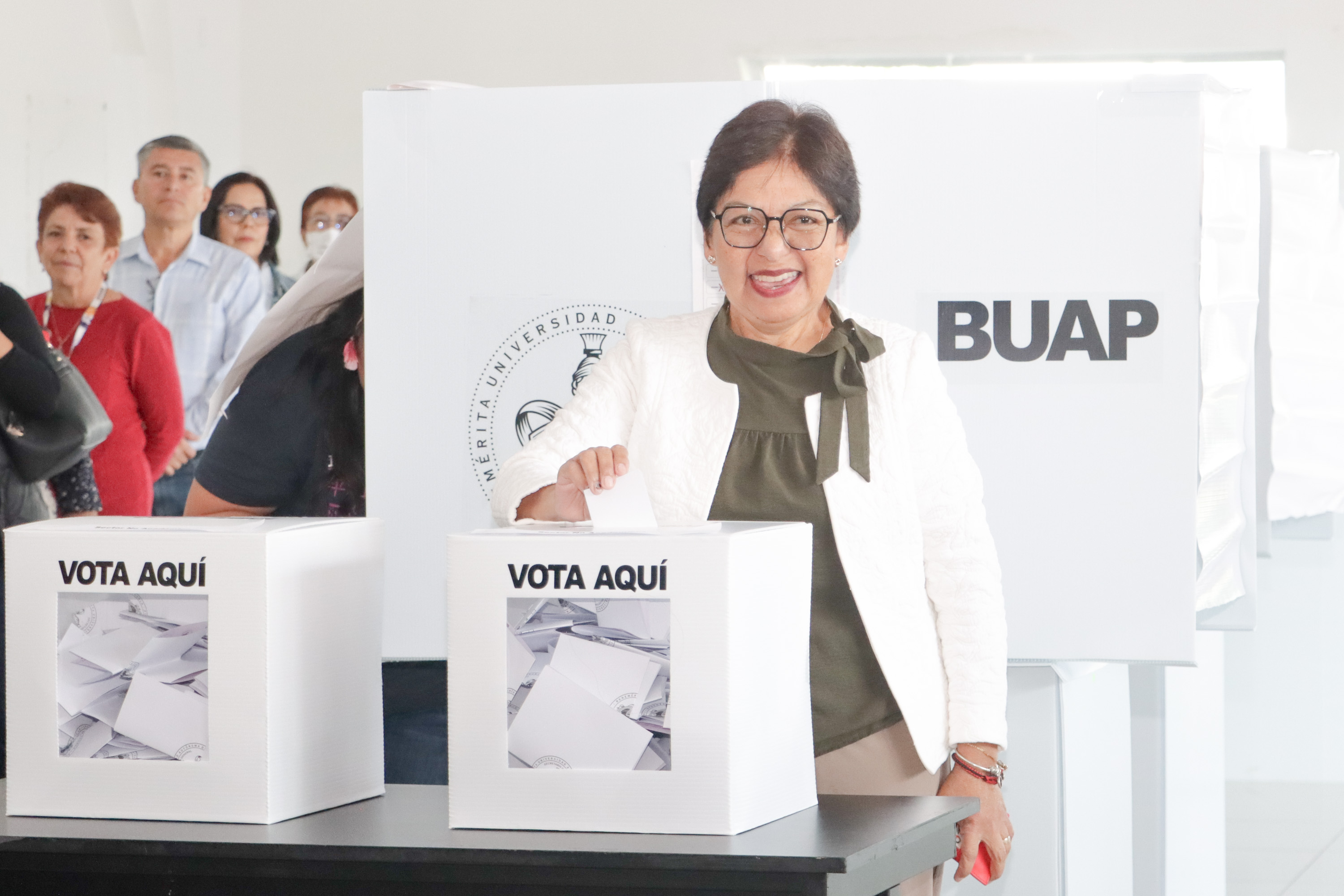 VIDEO La Dra. Lilia Cedillo emite su voto en la Unidad de Seminarios