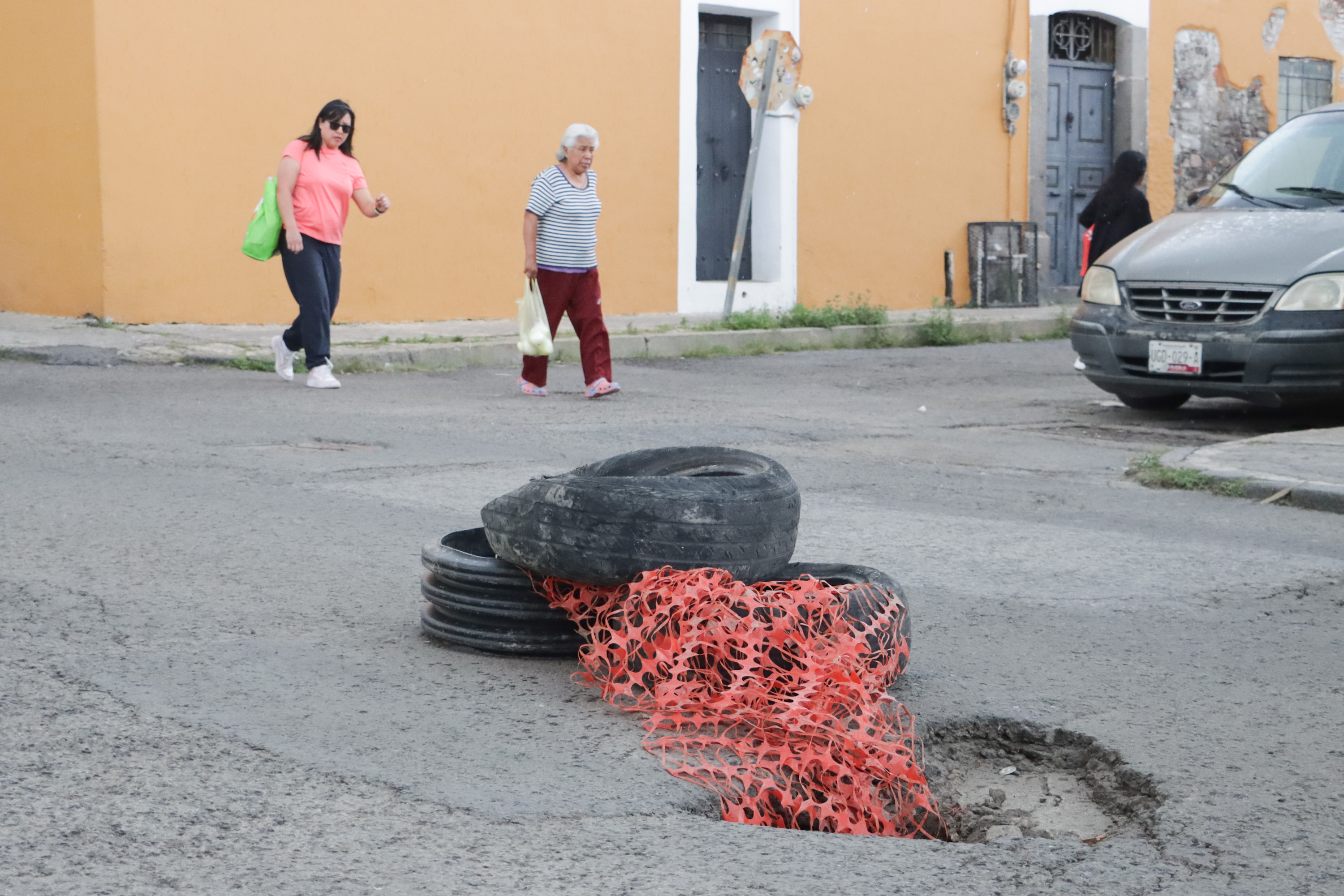 Se forma socavón en el barrio de Analco, Puebla