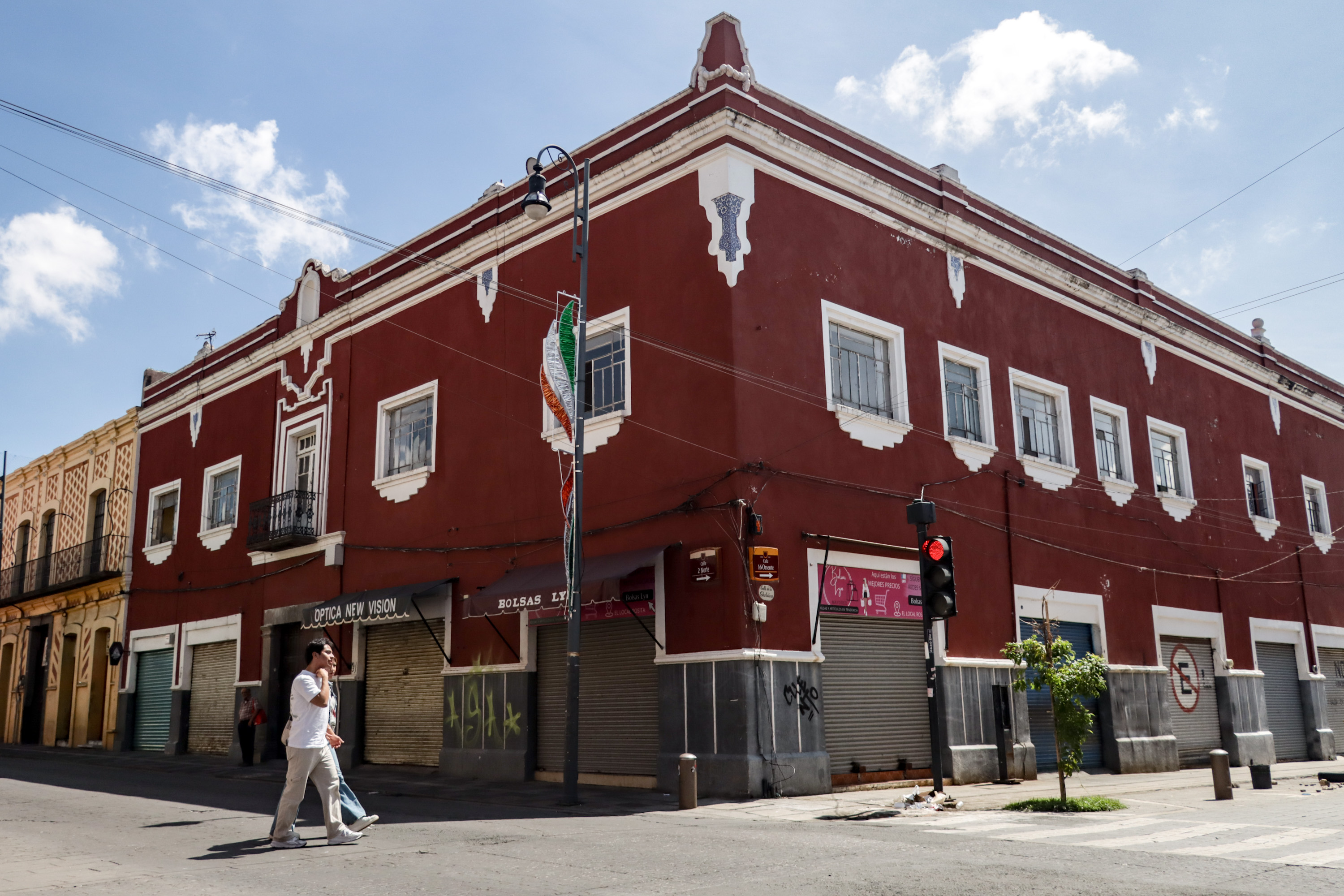 VIDEO Varios negocios cerraron en la ciudad de Puebla por día festivo