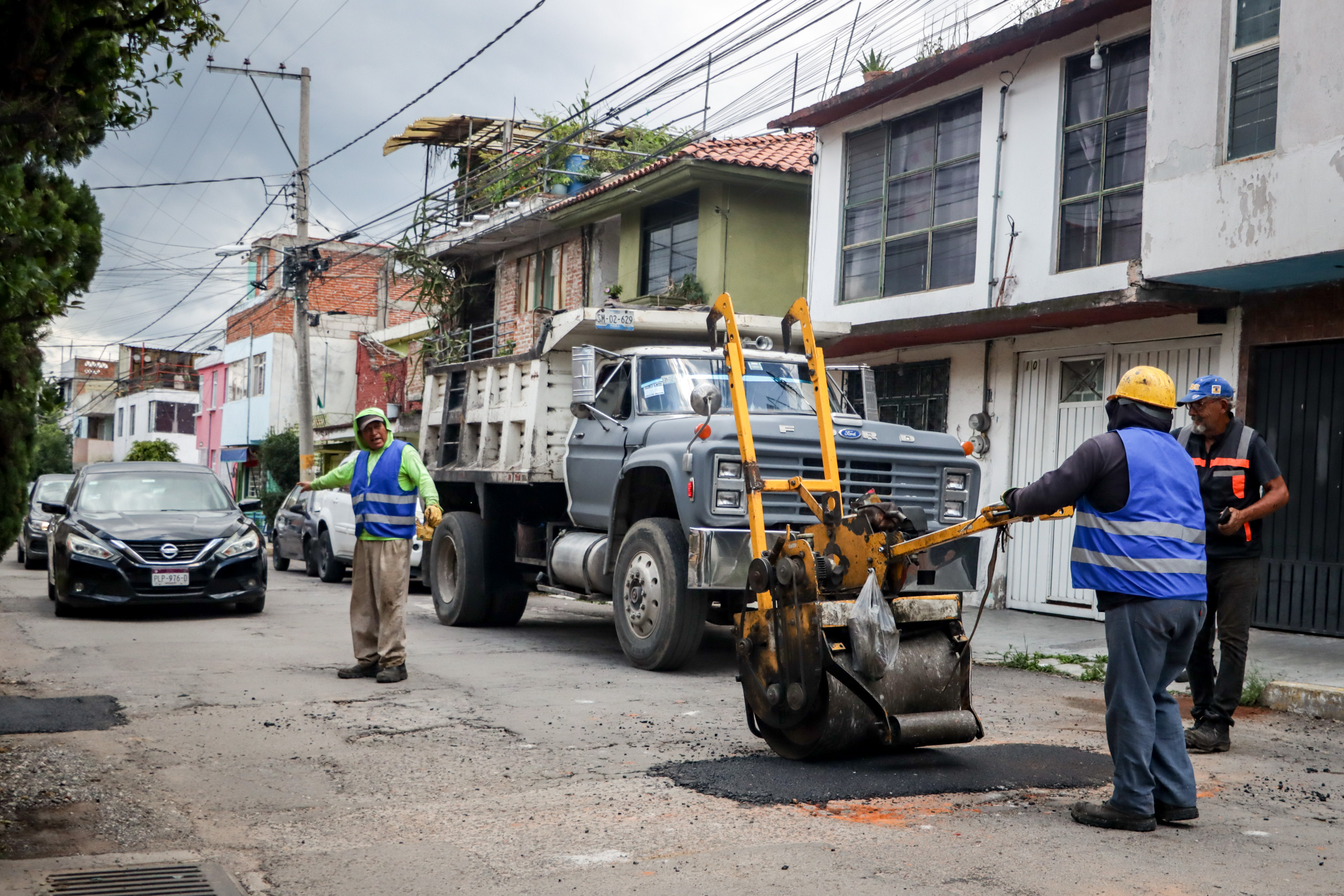 VIDEO Trabajos de bacheo en calle Tulipán, en la Colonia Jesús González Ortega, en Puebla