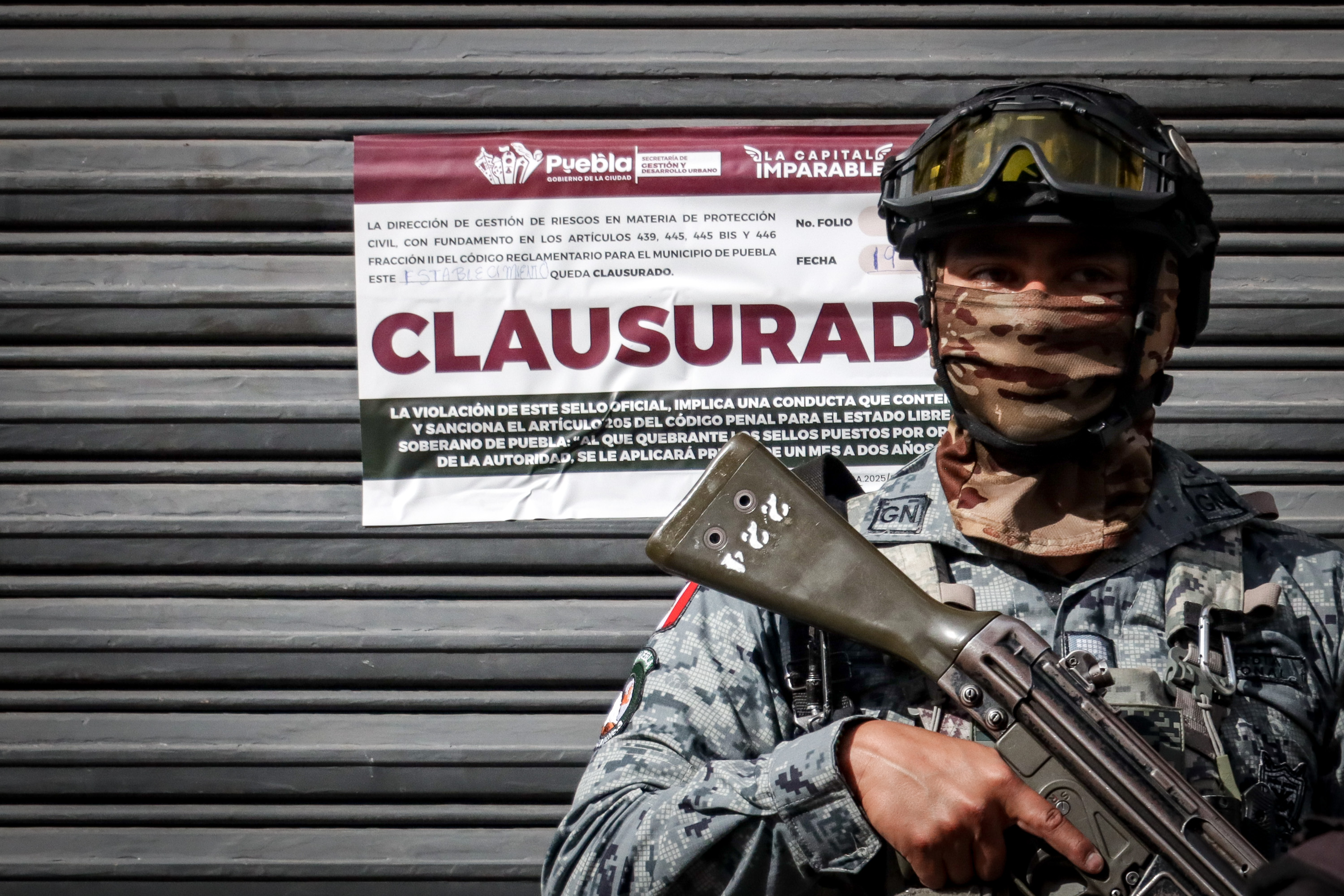 VIDEO Clausuran dos tiendas mayoristas en el Centro Histórico de Puebla