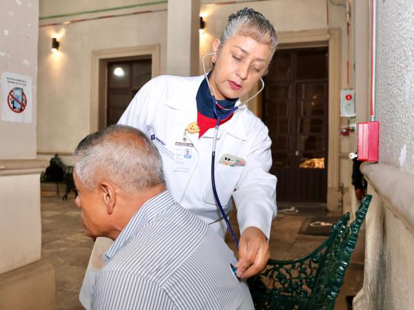 SEDIF ofrece albergue para que pernocten personas en situación de calle