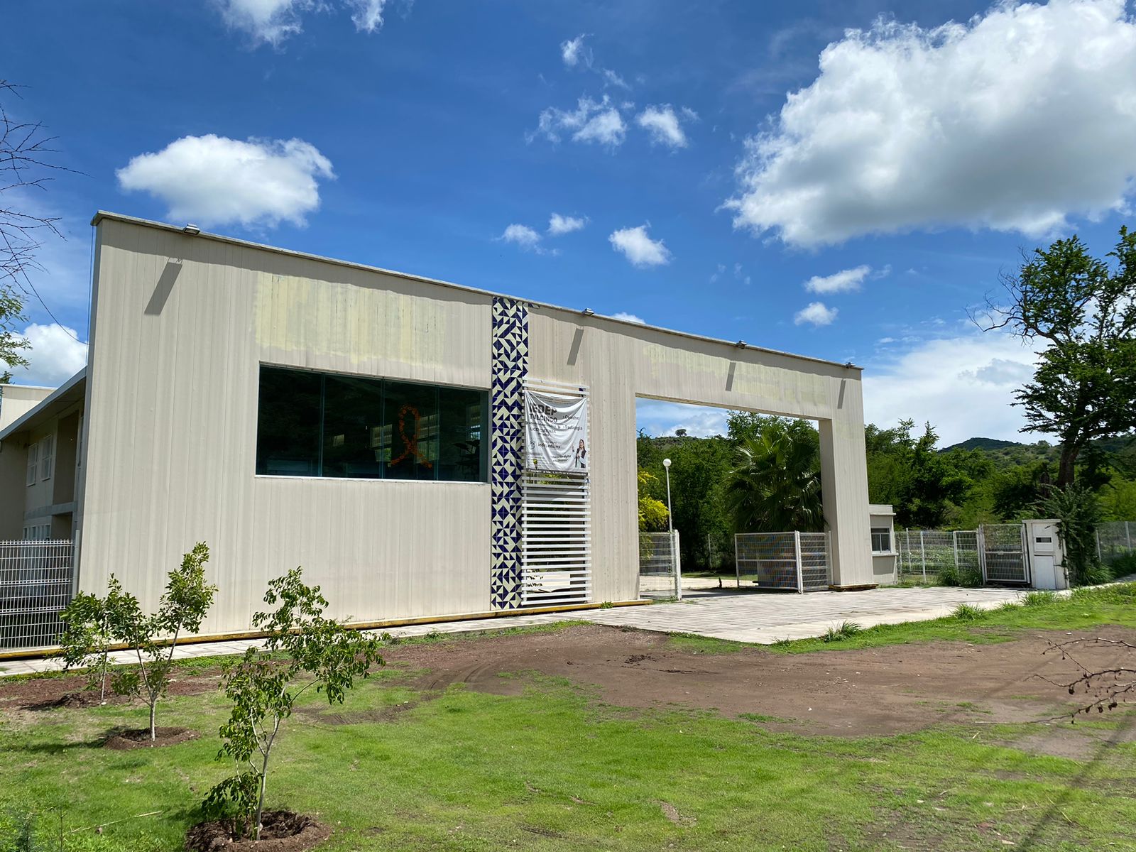 Estudiantes del IEDEP paran clases; piden destituir al director Armando Vargas