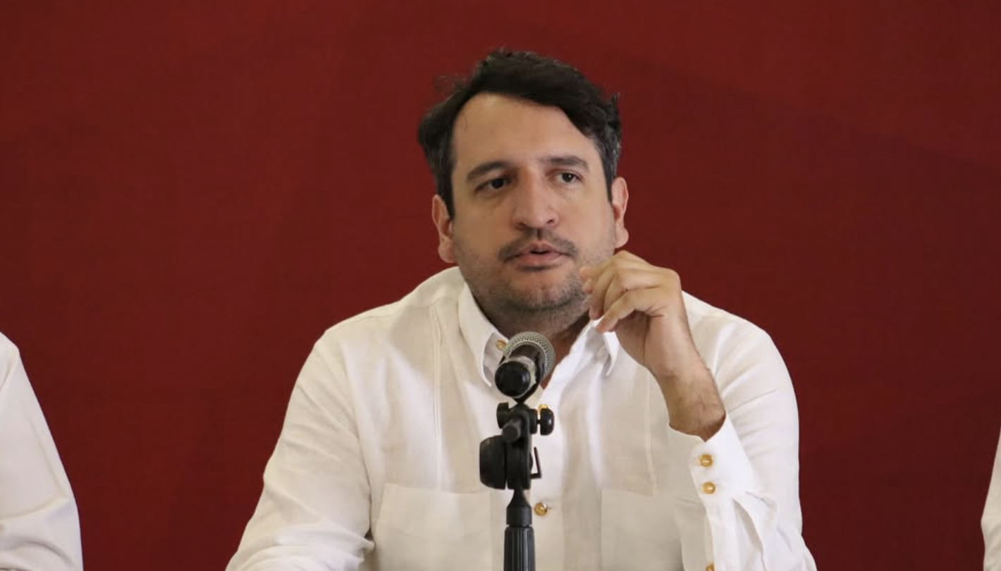 Andrés Manuel López Beltrán niega amparo y denuncia montaje político y mediático