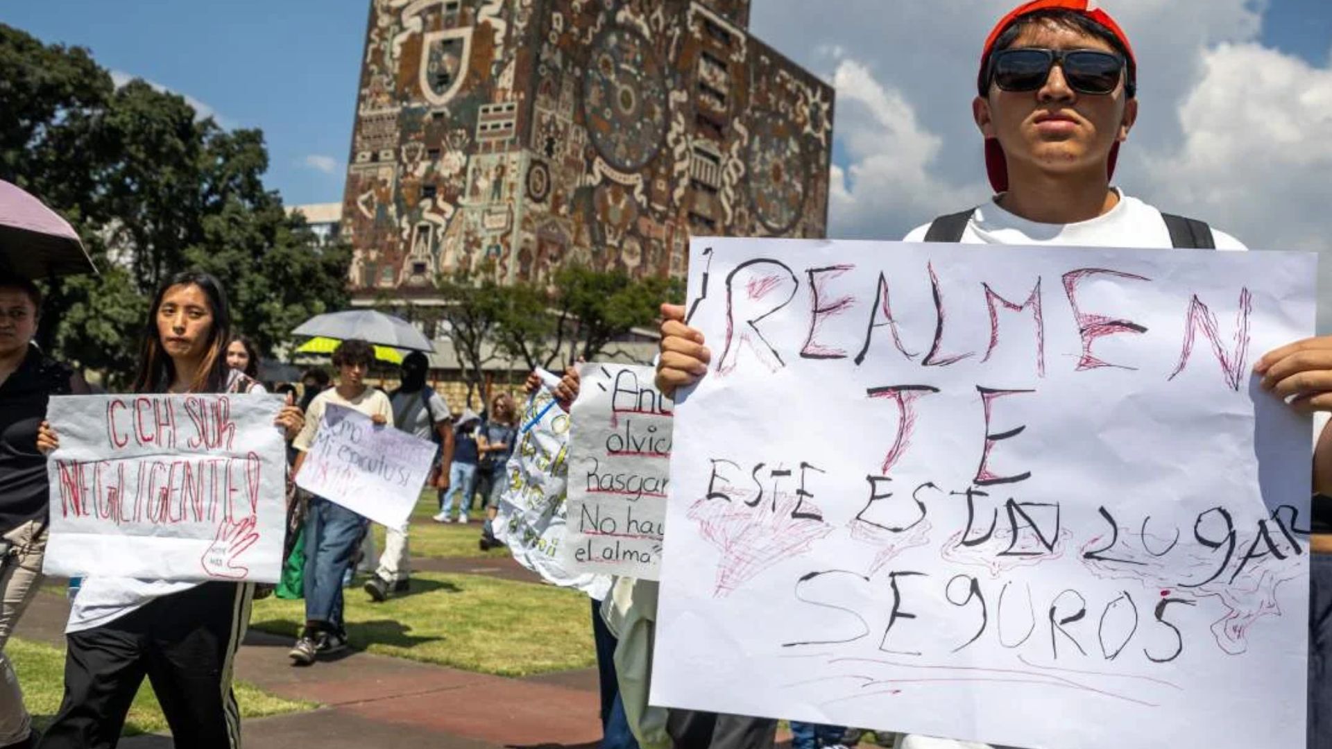 Estudiantes del CCH Sur se manifestaron por incidentes violentos en la institución