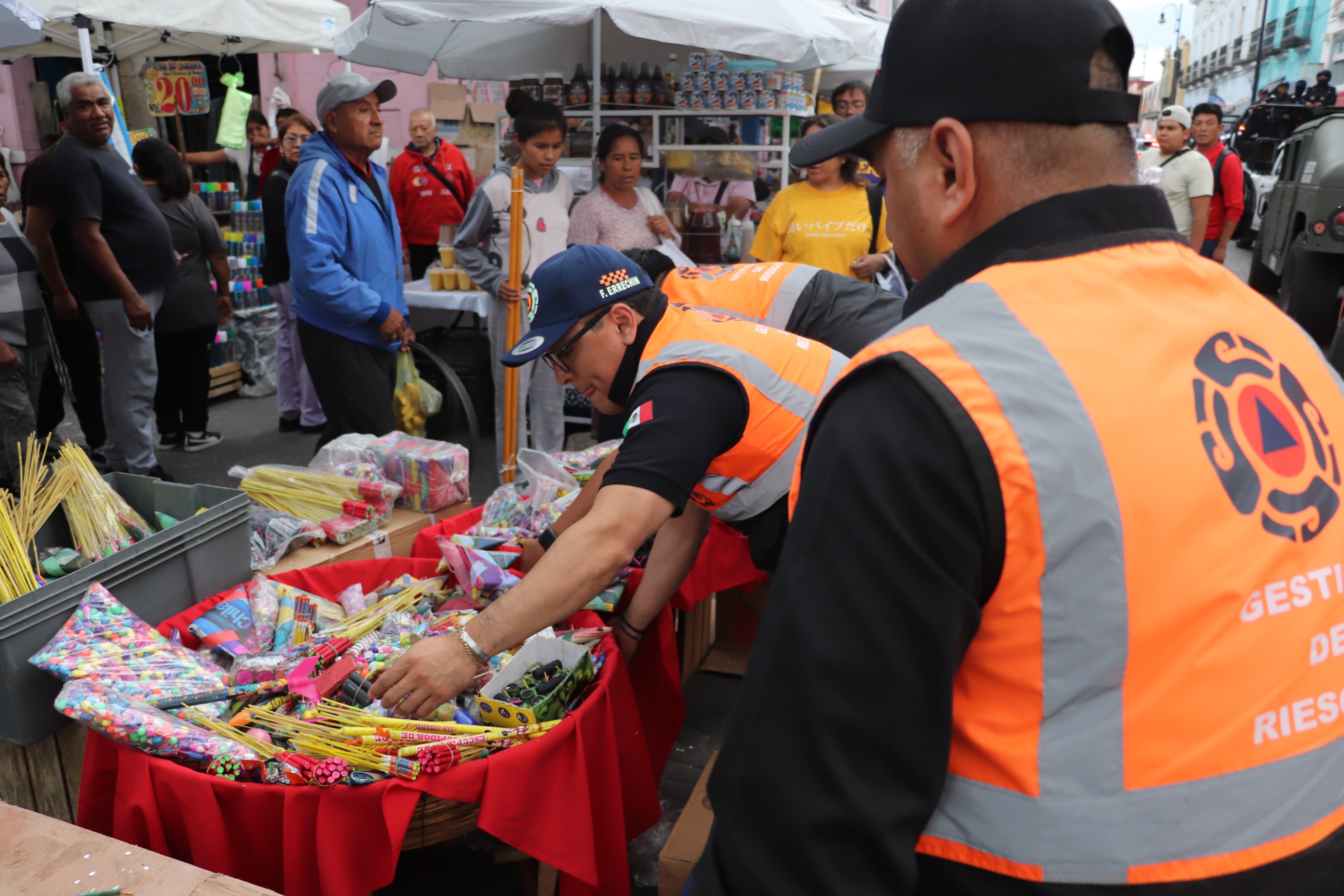 Decomisan 350 kg de pirotecnia en mercados municipales 