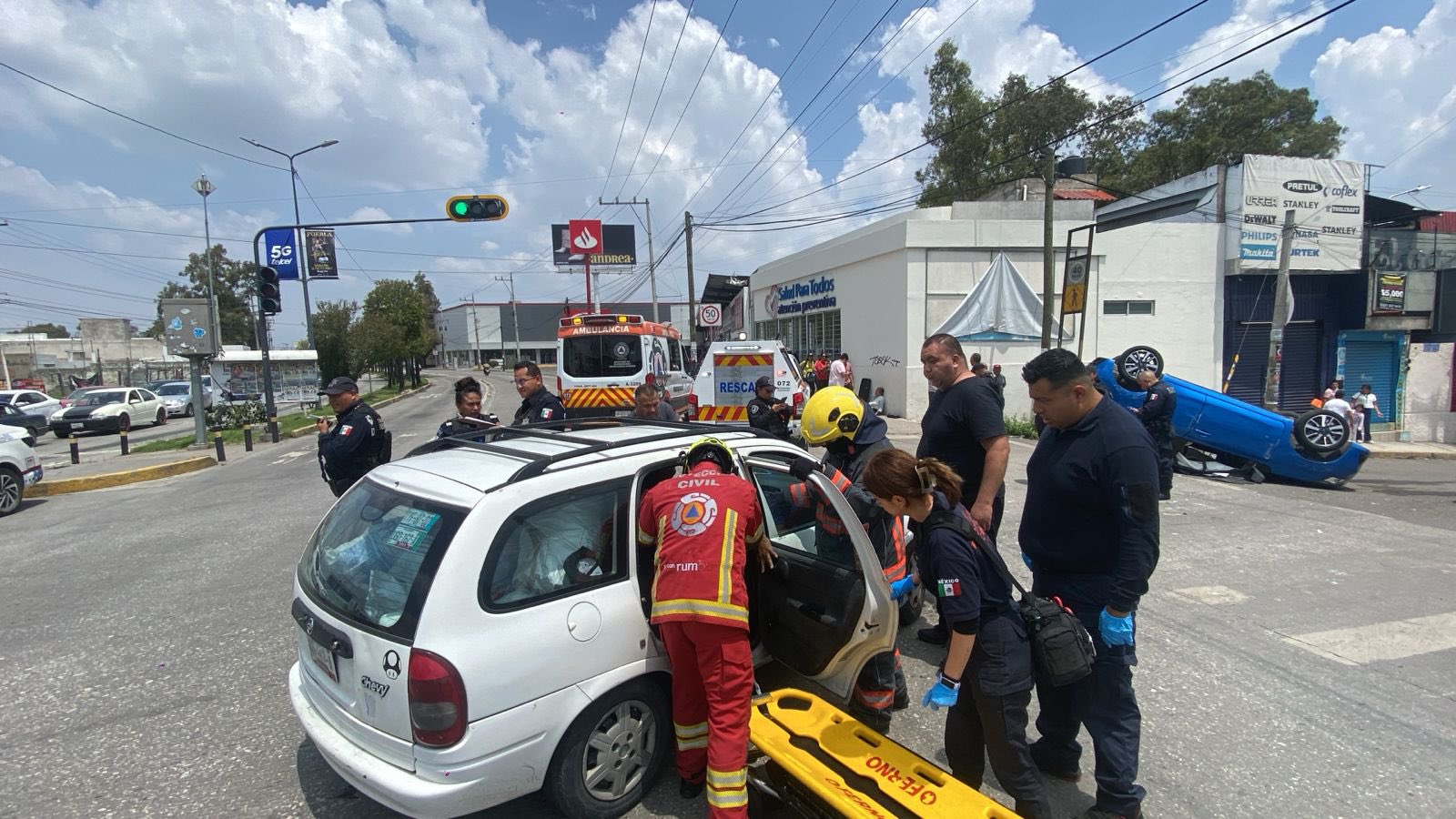 Accidente en la 11 Sur y 105 Poniente deja dos lesionados