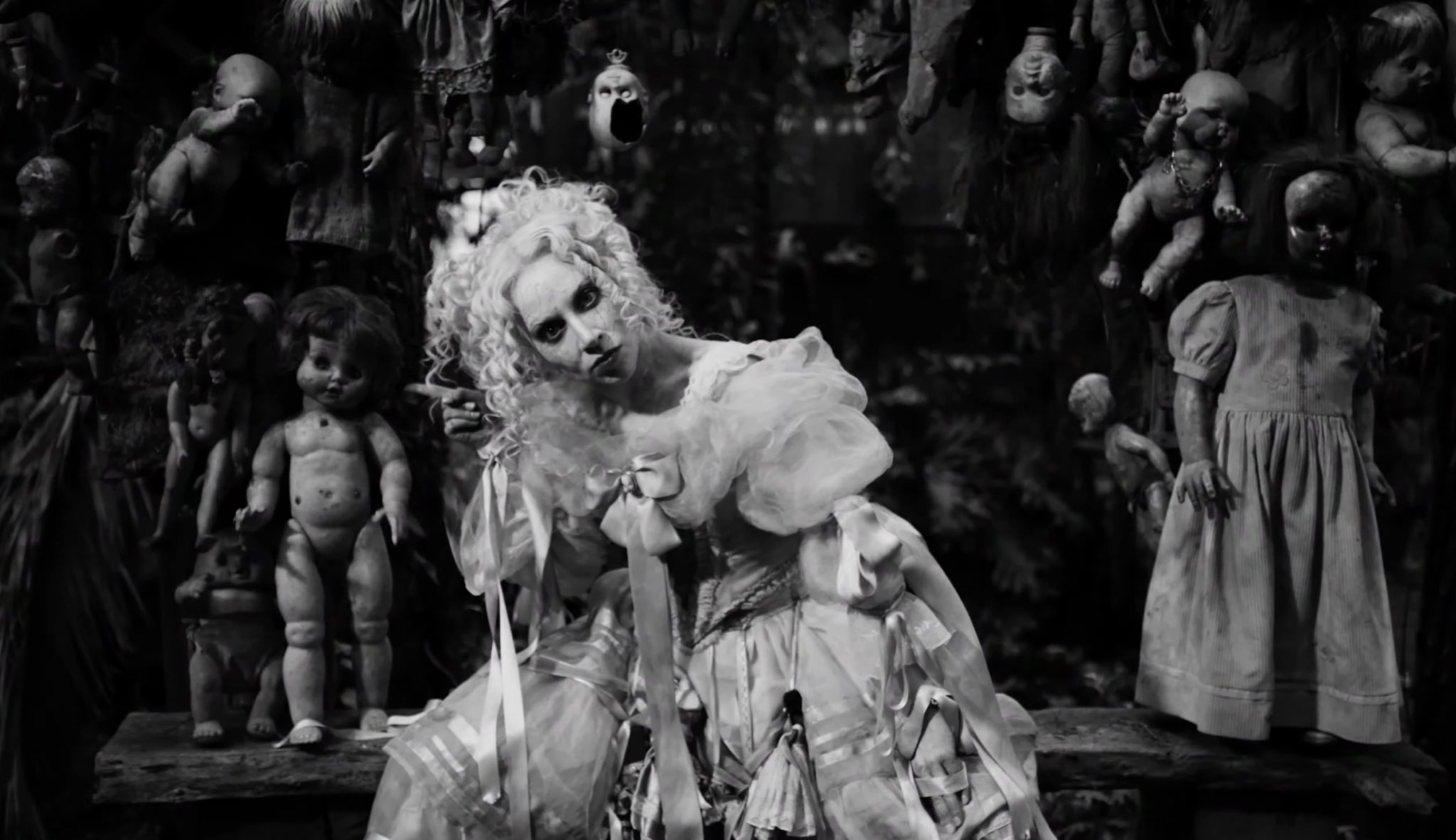 Se estrenó The Dead Dance, el video de Gaga que fue grabado en la Isla de las Muñecas