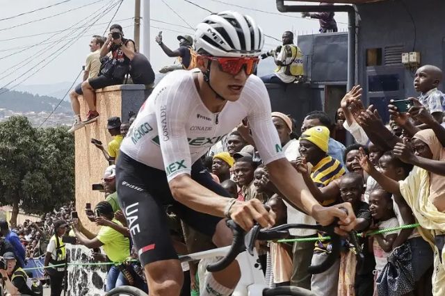 Isaac del Toro hace historia: cuarto lugar en ranking mundial de la UCI