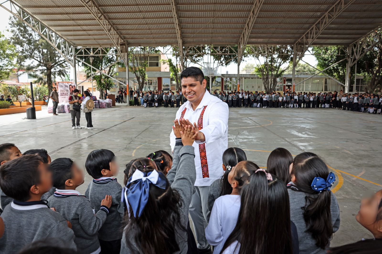 Concluye Omar Muñoz entrega de kits escolares en Cuautlancingo 