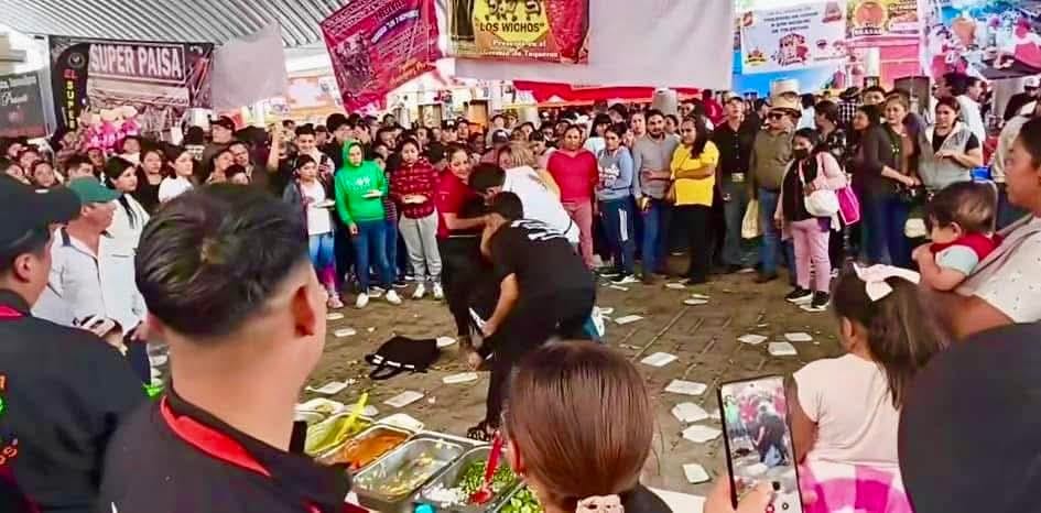 Se lían a golpes mujeres en la Feria del Taco en San Nicolás Buenos Aires 