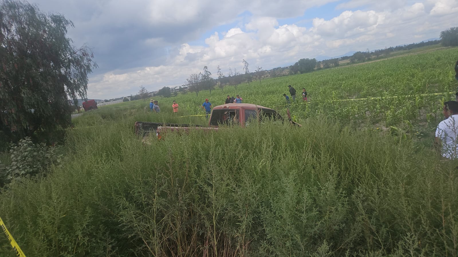 Muere hombre al volcar con su vehículo en Tecamachalco