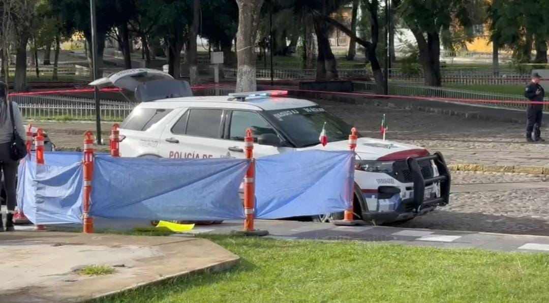 Arrojan cuerpo con narcomensaje en el Parque de Analco en Puebla