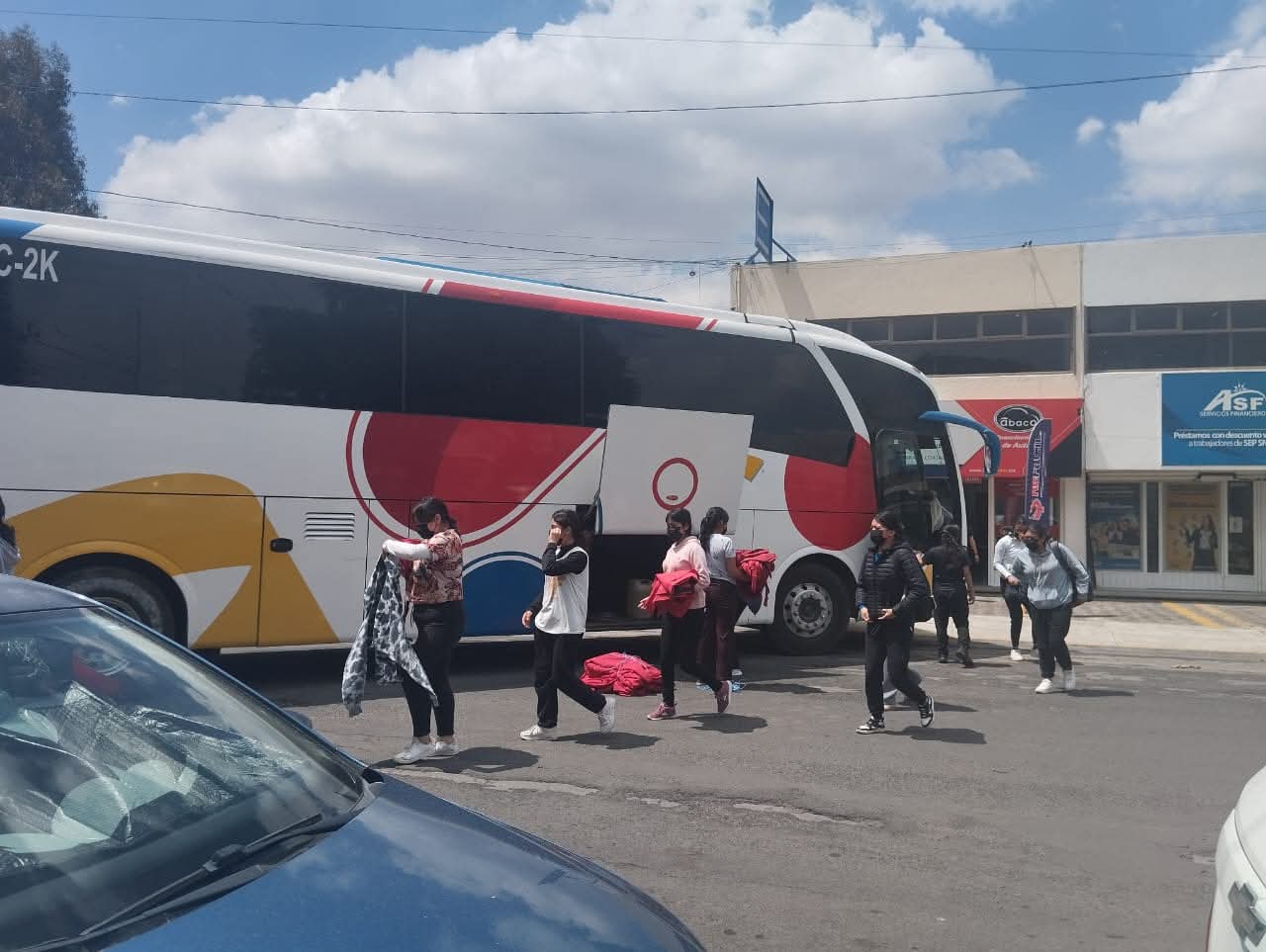   Cierran normalistas de Teteles paso a instalaciones de la SEP en Puebla