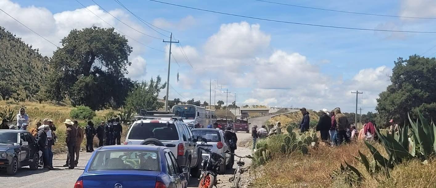 Se manifiestan pobladores en Tepeyahualco de Hidalgo