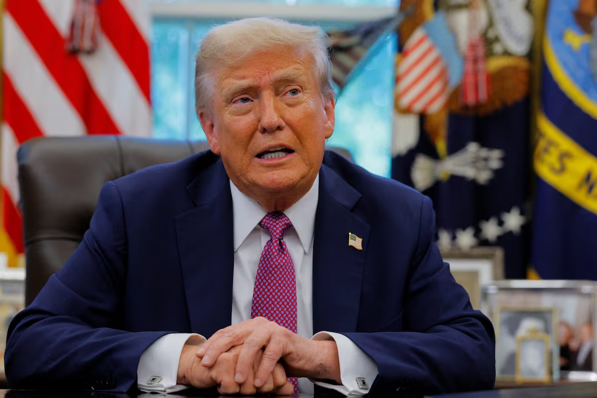 Trump niega plan de cambio de régimen en Venezuela pero refuerza presencia militar en el Caribe