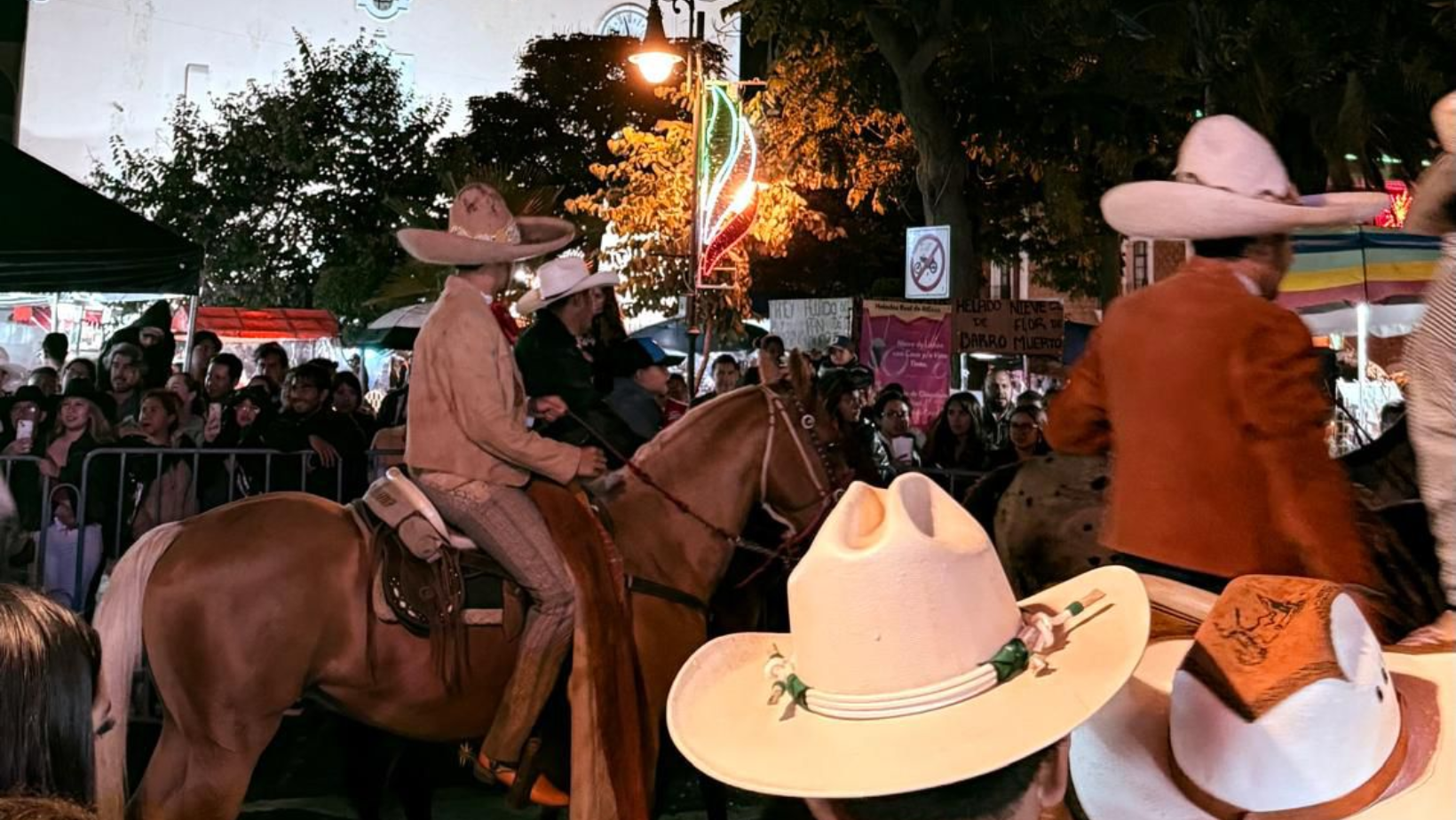 Atlixco vive una noche de orgullo y tradición con la Cabalgata 2025