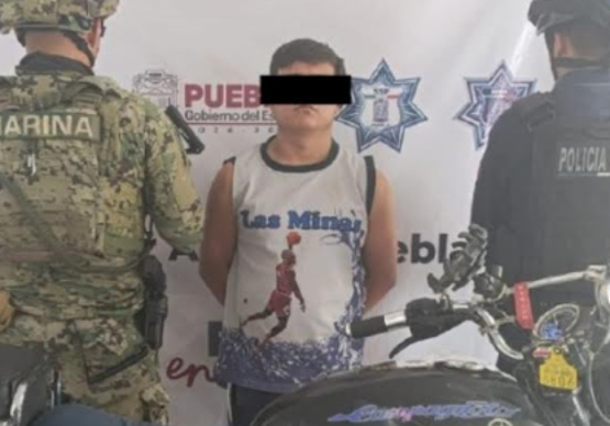 Lo detienen con moto robada a joven en Izúcar