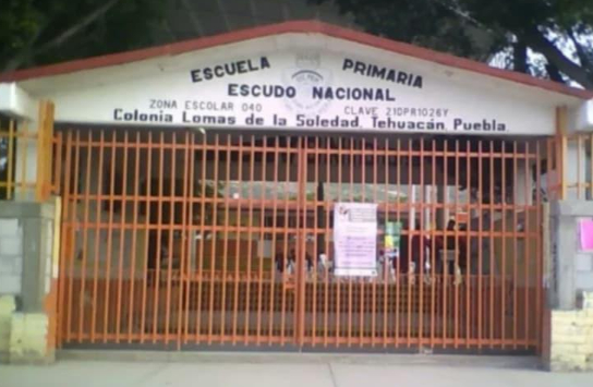 Padres de familia se amparan para no pagar cuota voluntaria de mil 100 pesos en primaria de Tehuacán