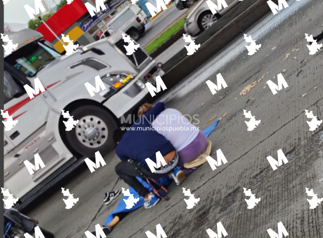 Muere motociclista al ser atropellado por un torton en San Felipe Hueyotlipan