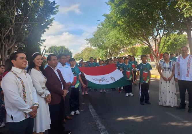 Reciben autoridades de Tehuacán Bandera Siera de Zongolica, Veracruz