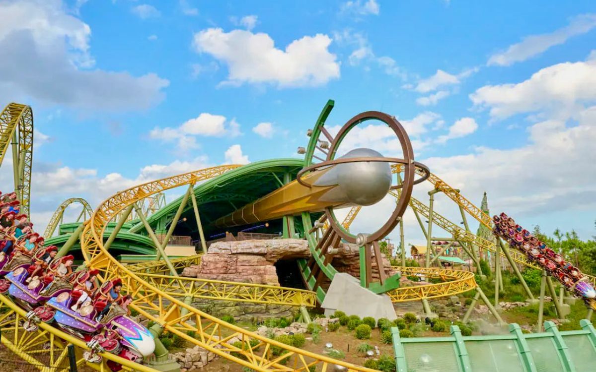 Fallece hombre tras subirse a montaña rusa en nuevo parque Epic Universe de Florida