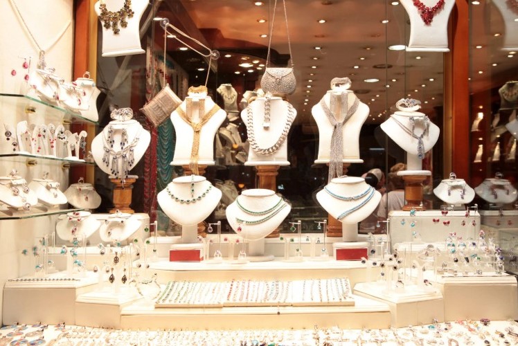 Roban 65 mil pesos en mercancía a Joyería de Sanborns en Huexotitla 