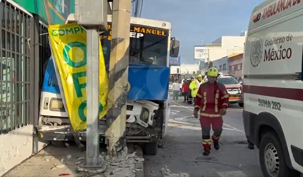 Conductor de ruta Bulevar se queda sin frenos, atropella a una mujer y choca en la 31 poniente
