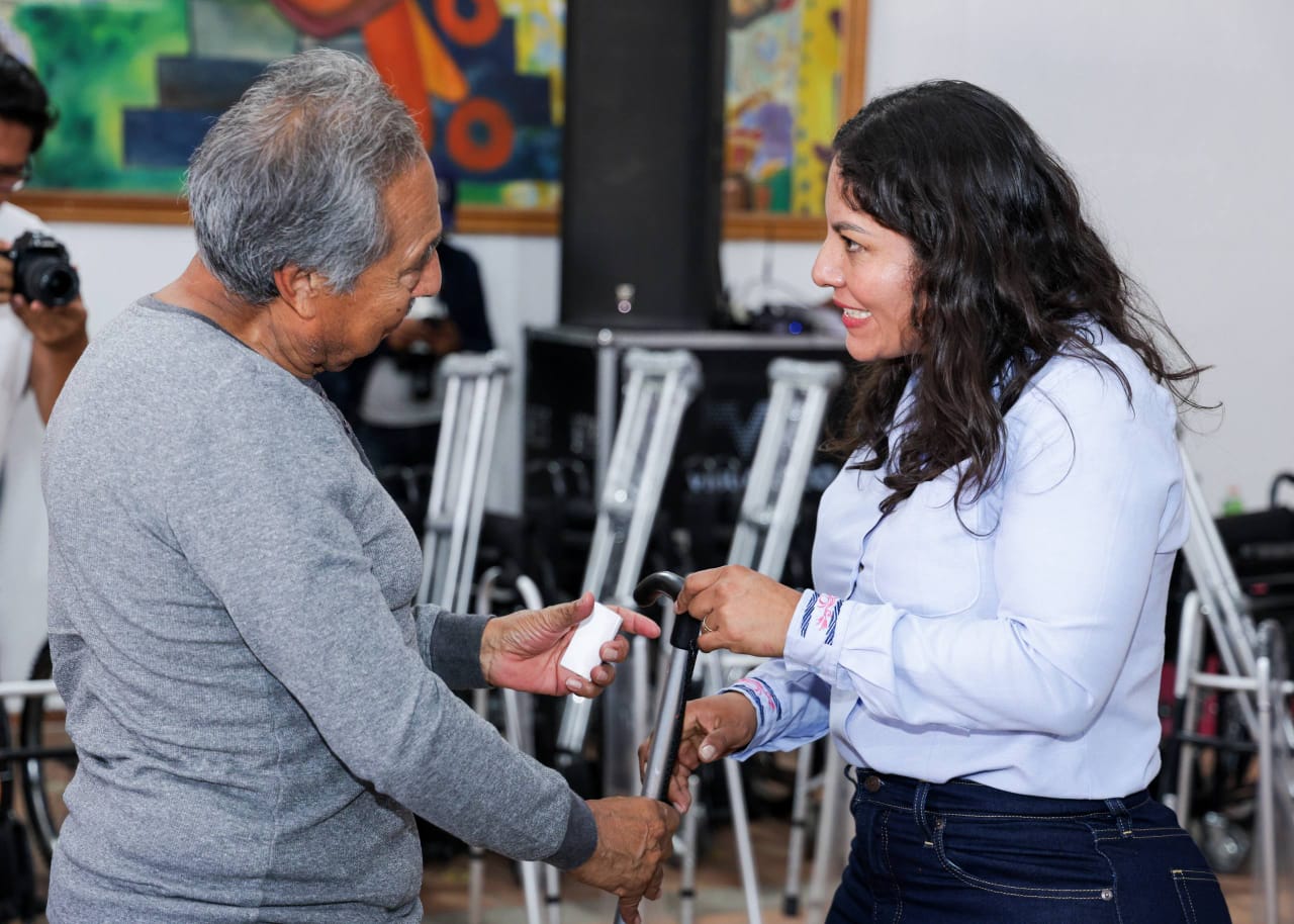 Lupita Cuautle impulsa inclusión con entrega de aparatos ortopédicos en San Andrés Cholula