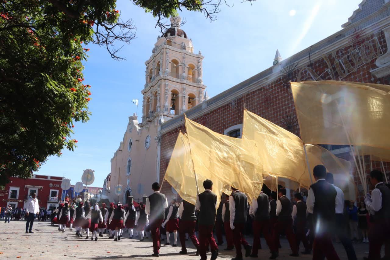 Atlixco celebra desfile del 215 Aniversario de la Independencia de México