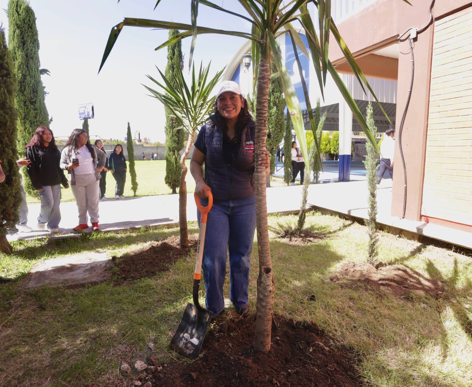 Reforestan bachillerato en San Andrés Cholula con más de 200 nuevas plantas