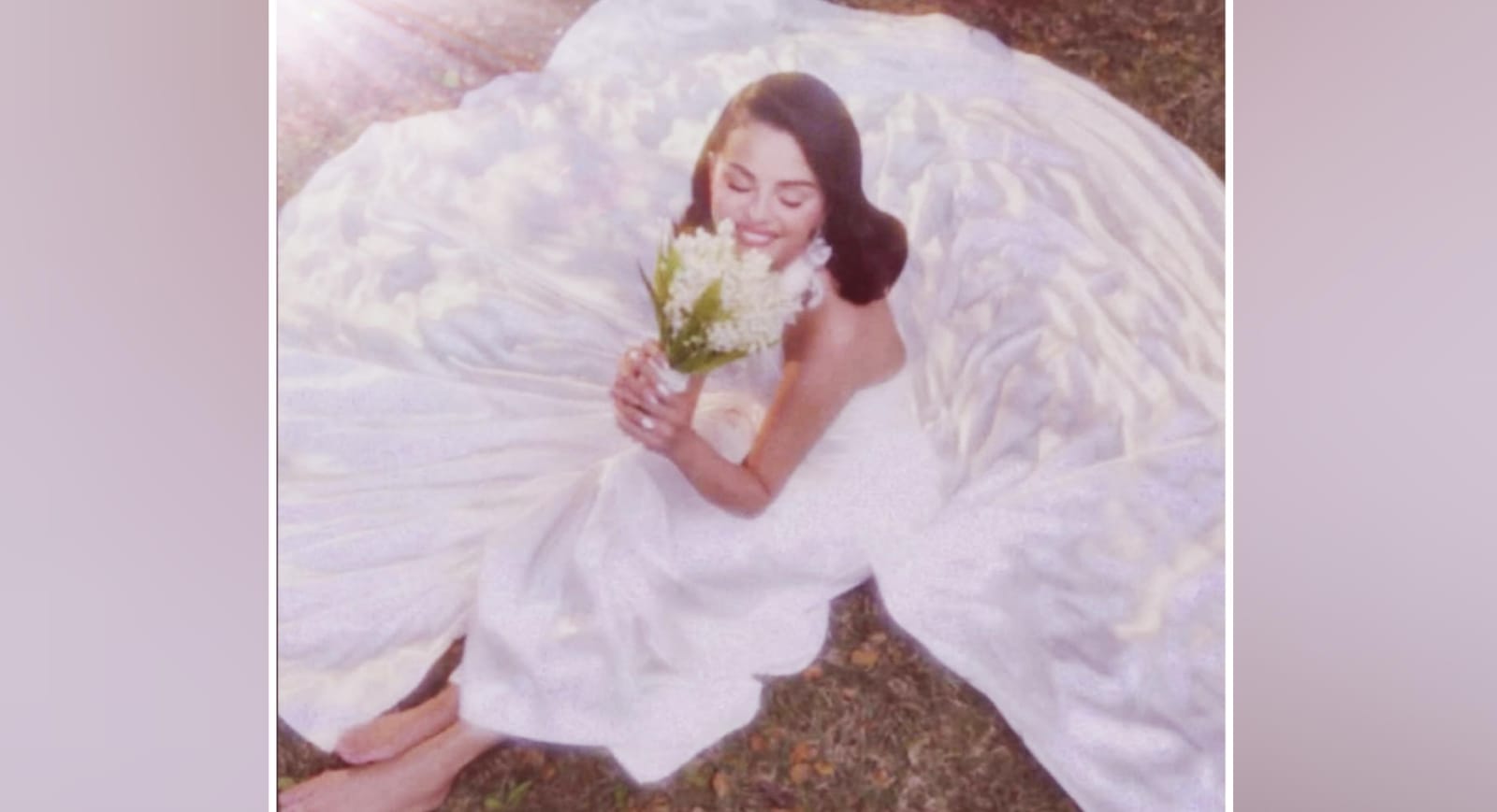 Selena Gómez vistió un elegante vestido de novia de Ralph Lauren 