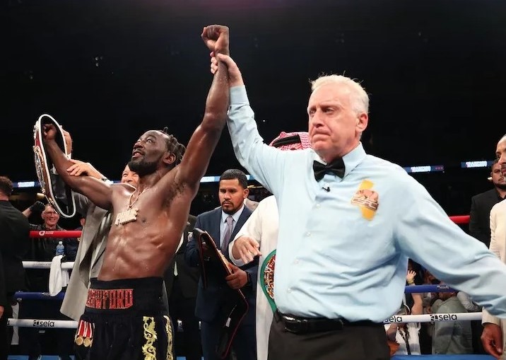 Terence Crawford es detenido a punta de pistola en Nebraska