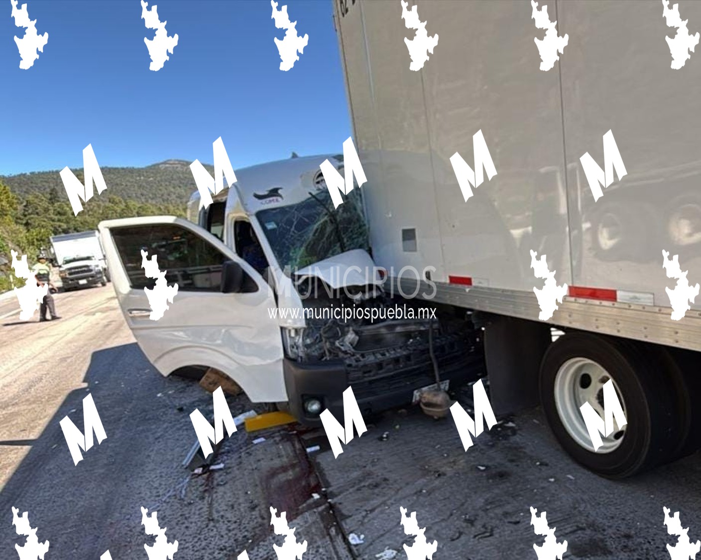 Un muerto y seis lesionados por choque de camioneta y un camión en la México-Puebla