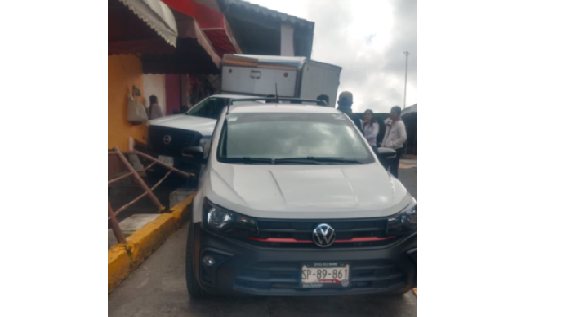 Camioneta pierde los frenos y se estrella en el centro de Teziutlán