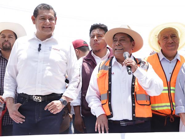 Más de 4 mil calles pavimentadas en Puebla capital, al cierre de 2025: Armenta