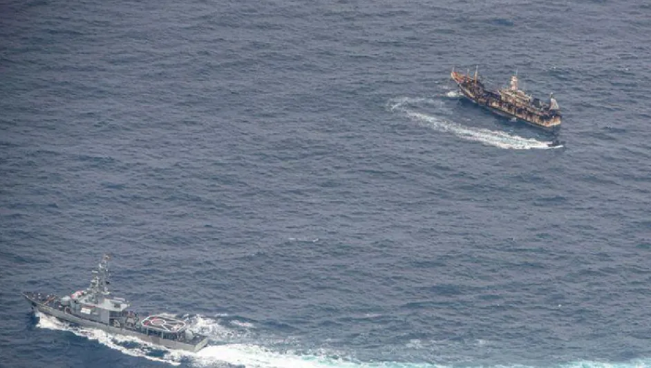 Venezuela denuncia retención de barco pesquero por destructor de EU