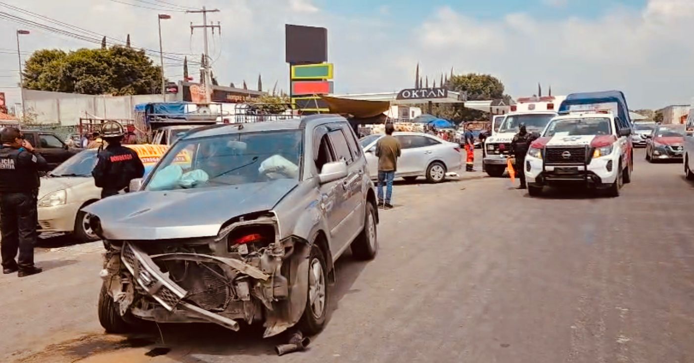 Carambola de autos en la carretera federal Atlixco-Puebla