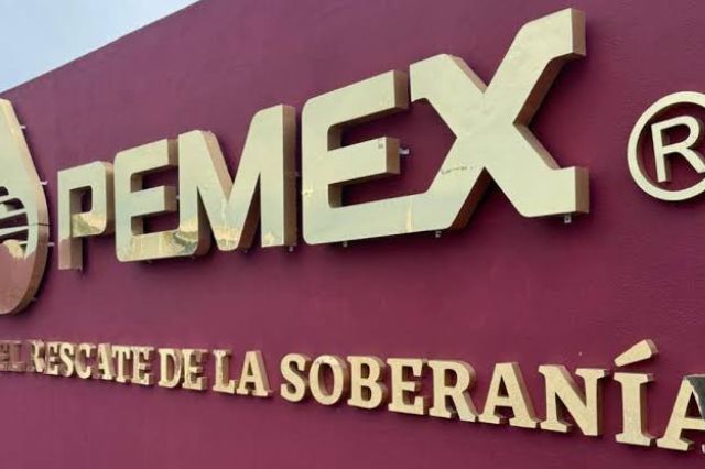 Calificación de Pemex podría subir tras oferta de recompra, dice Fitch