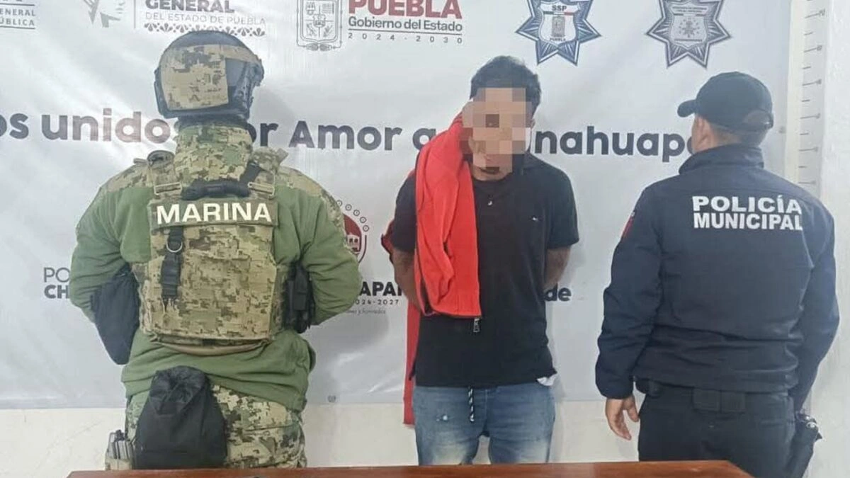 Detienen en Chignahuapan a colombiano acusado de extorsionar a comerciantes